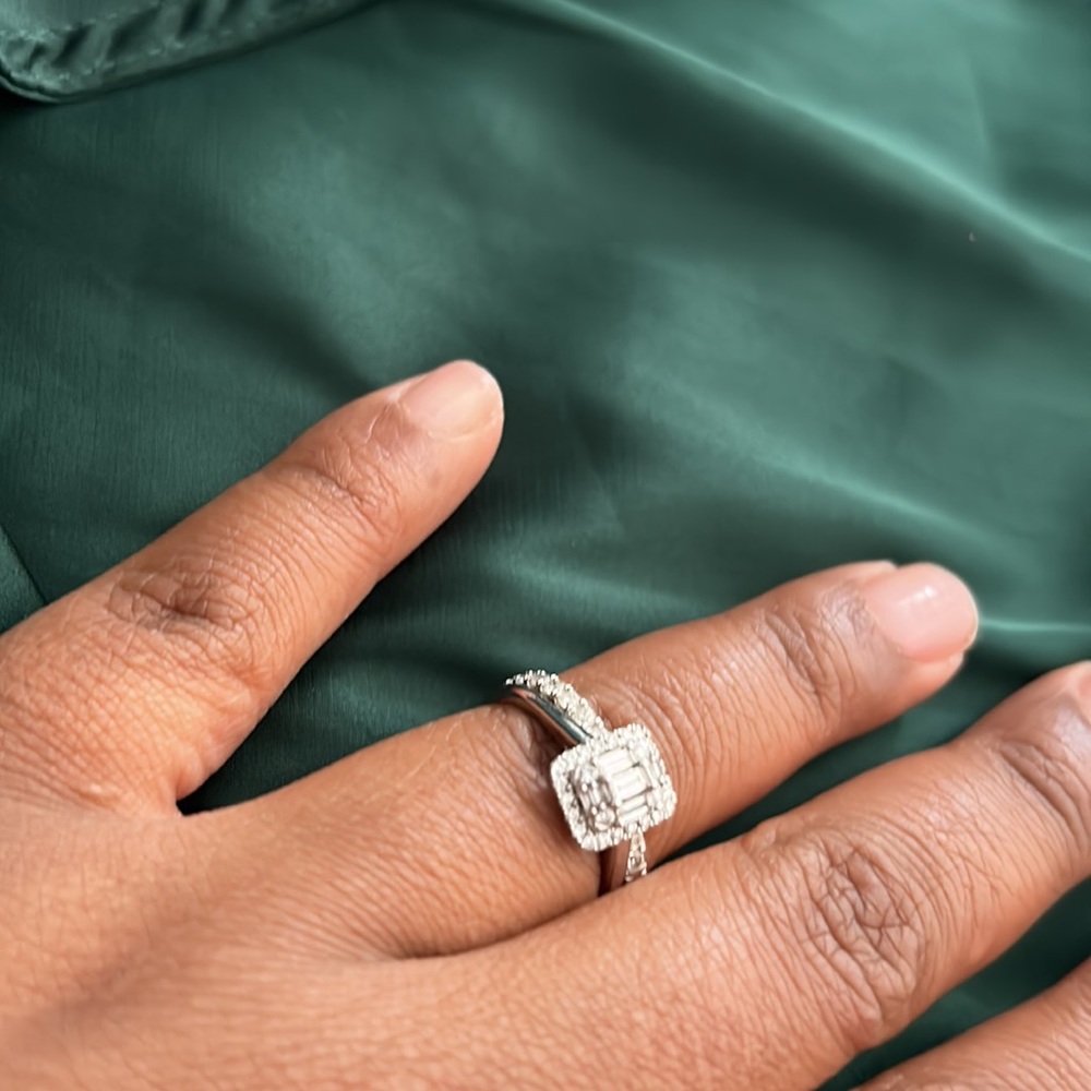 Engagement ring - Picture 5 of 6